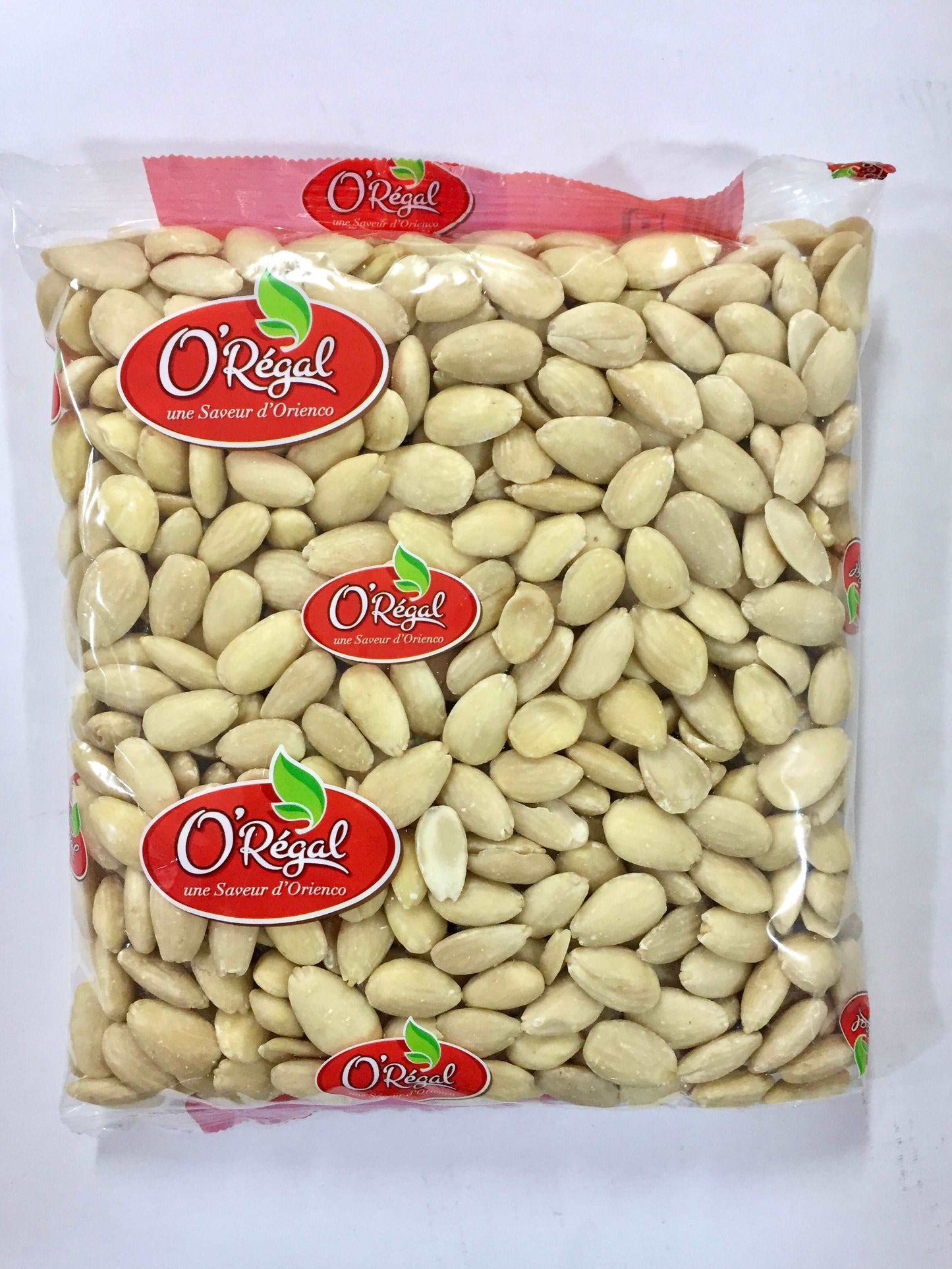 Amandes décortiquées blanchies 1KG, produits frais pour encas et recettes, livraison rapide.
