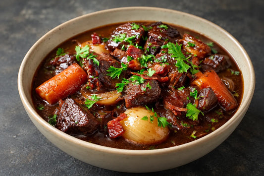 Bœuf mijoté aux carottes, oignons et persil frais
