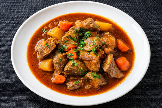 Ragoût de bœuf aux carottes, pommes de terre et persil