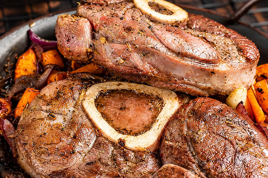 Jarret de veau rôti avec os à moelle et légumes
