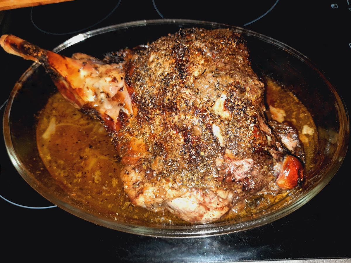 Gigot d'agneau roti au four aux legumes