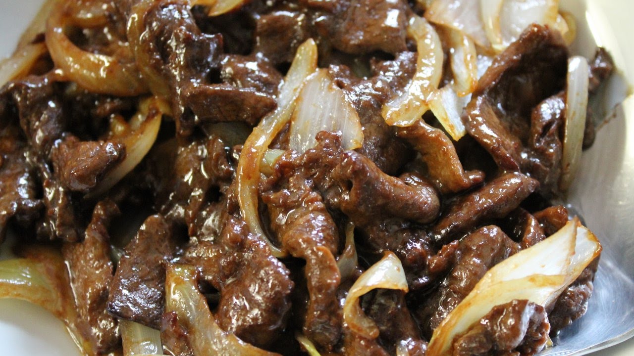 Émincé de boeuf aux oignons : le plat express savoureux