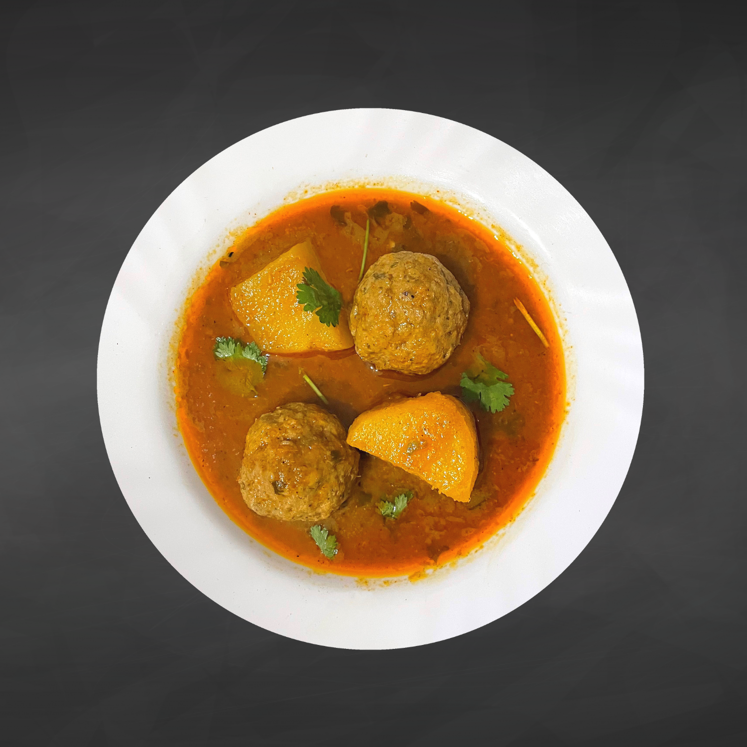 Kofta Aloo savoureux en sauce délicieuse.